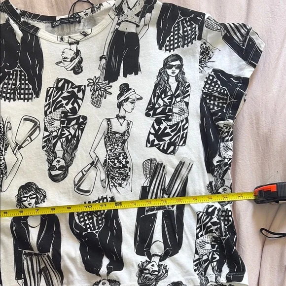 Zara Black and White Graphic T-Shirt - Picture 7 of 8